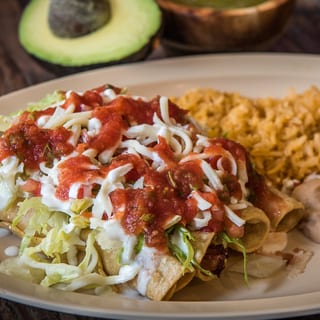 FLAUTAS DE POLLO  (Chicken flautas)