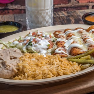 ENCHILADAS ROJAS DE POLLO O QUESO (Chicken or cheese red enchiladas)